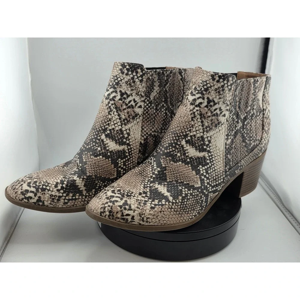 Maurices Womens Snake Print Ankle Booties Pointed Toe Block Heel Neutral Size 7R